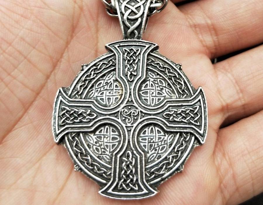 Brotherhood symbol: druids cross